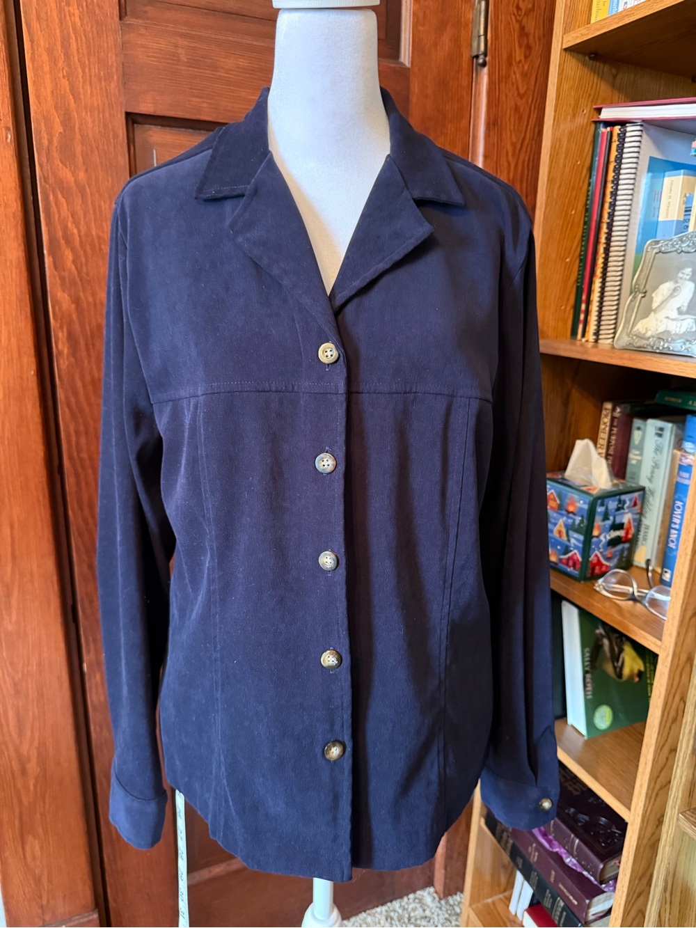 Sag Harbor Faux Suede Button Down
Navy Blue Collared/Size 12